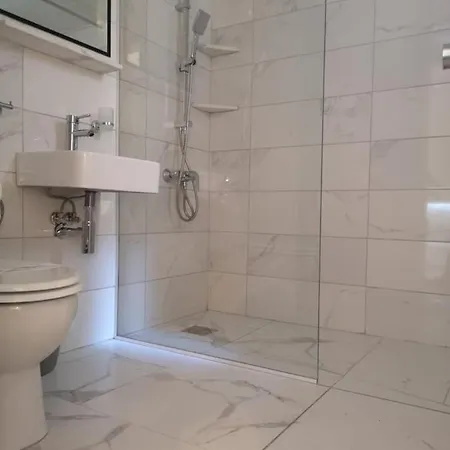 Front-row - Skyline Retreat - Pool Access Διαμέρισμα Λάρνακα