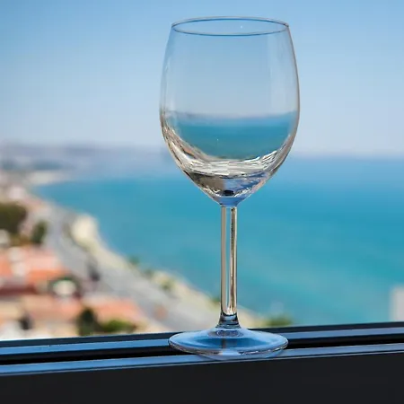 Διαμέρισμα Front-row - Skyline Retreat - Pool Access *