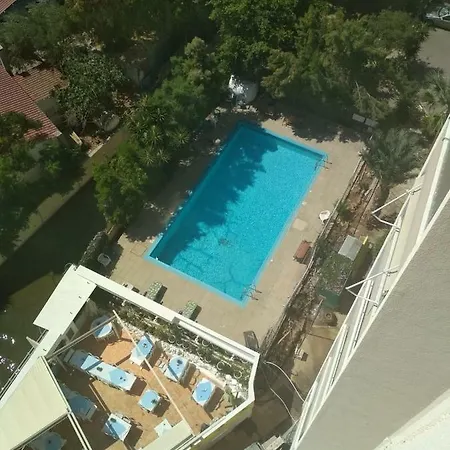 Luxury Penthouse 1br-seafront-seasonal Pool-central *