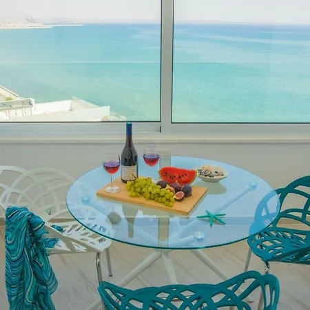 Front-row - Skyline Retreat - Pool Access Λάρνακα