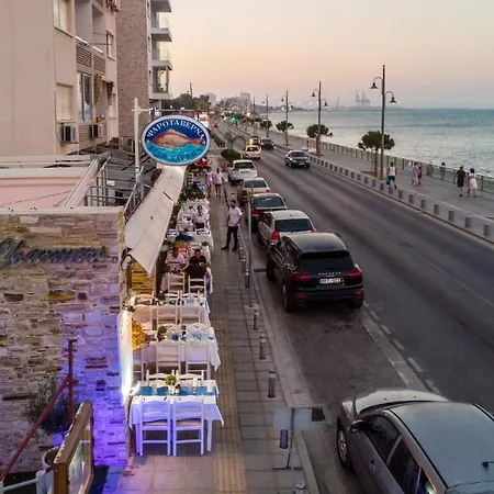 Apartmán Front-row - Skyline Retreat - Pool Access Larnaca