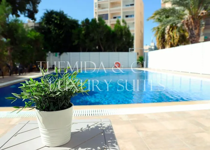 Апартаменты Front-row - Skyline Retreat - Pool Access *