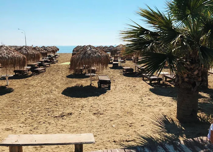 Апартаменты Front-row - Skyline Retreat - Pool Access Ларнака