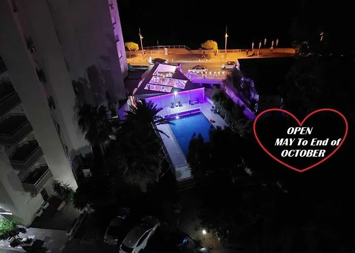 Апартаменты Front-row - Skyline Retreat - Pool Access *