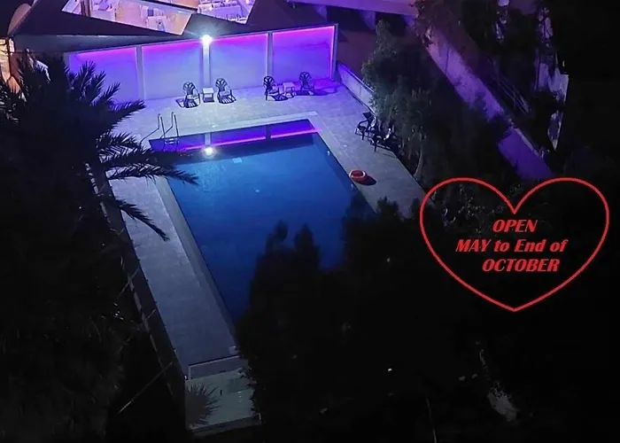 Front-row - Skyline Retreat - Pool Access Апартаменты Ларнака