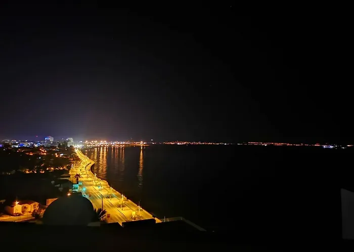 Апартаменты Front-row - Skyline Retreat - Pool Access Ларнака