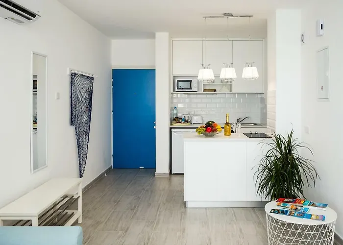 Front-row - Skyline Retreat - Pool Access * Ларнака