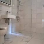 Front-row - Skyline Retreat - Pool Access Daire Larnaca