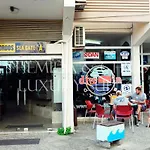 Front-row - Skyline Retreat - Pool Access Daire