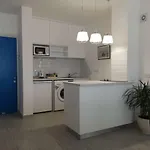 Daire Front-row - Skyline Retreat - Pool Access Larnaca