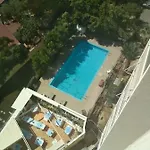 Front-row - Skyline Retreat - Pool Access *