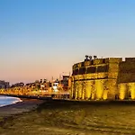 Daire Front-row - Skyline Retreat - Pool Access *