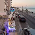 Daire Front-row - Skyline Retreat - Pool Access Larnaca