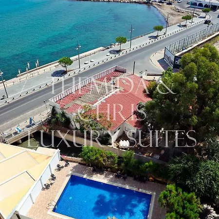 Front-row - Skyline Retreat - Pool Access לרנקה