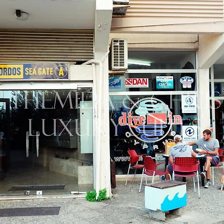 Front-row - Skyline Retreat - Pool Access Апартаменты