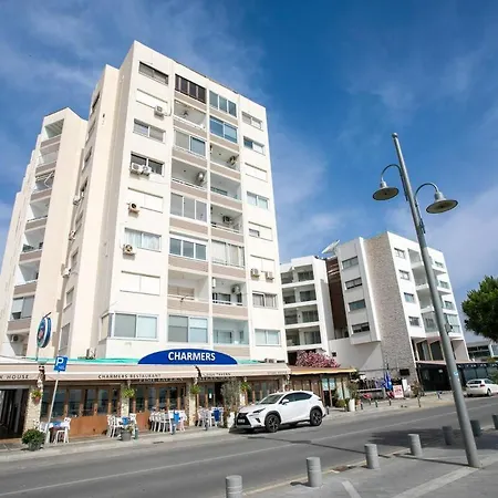 Front-row - Skyline Retreat - Pool Access