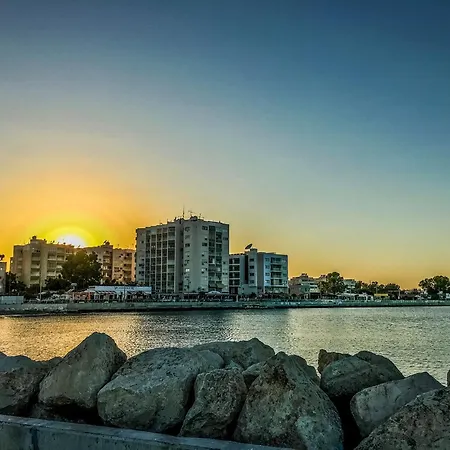 Front-row - Skyline Retreat - Pool Access *