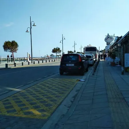 Front-row - Skyline Retreat - Pool Access Апартаменты Ларнака