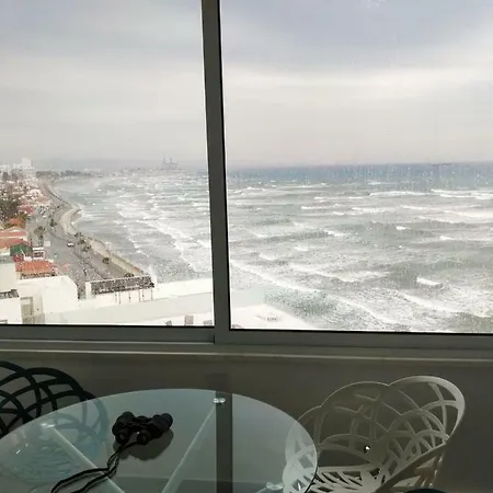 Front-row - Skyline Retreat - Pool Access * לרנקה