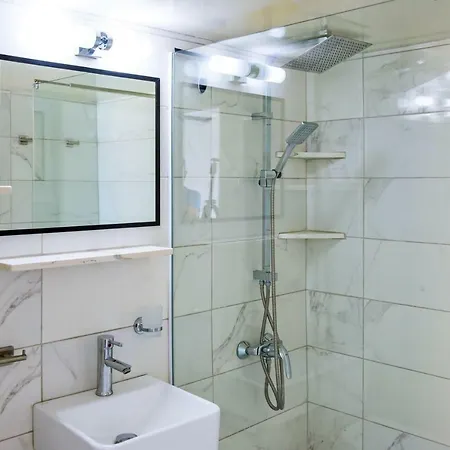 Front-row - Skyline Retreat - Pool Access Апартаменти