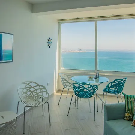 דירה Front-row - Skyline Retreat - Pool Access *