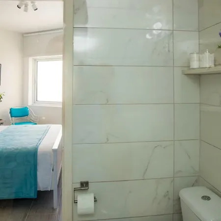 Front-row - Skyline Retreat - Pool Access דירה