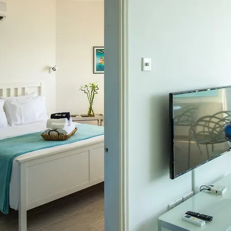 Front-row - Skyline Retreat - Pool Access * Ларнака