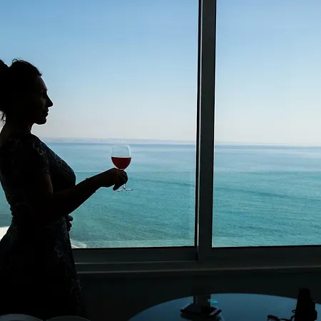 Front-row - Skyline Retreat - Pool Access * Ларнака