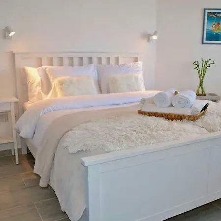 Front-row - Skyline Retreat - Pool Access Апартаменты Ларнака