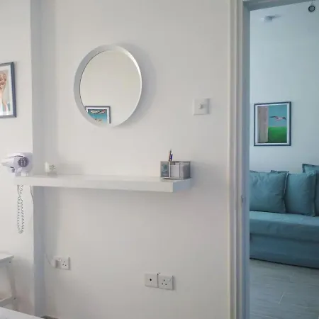 Front-row - Skyline Retreat - Pool Access דירה