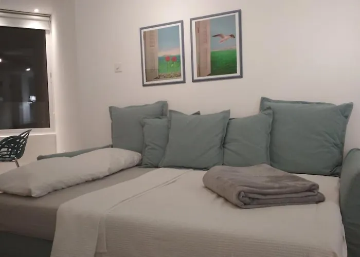 Front-row - Skyline Retreat - Pool Access Апартаменти Ларнака