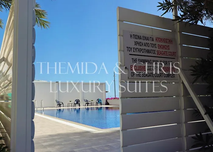 Апартаменти Front-row - Skyline Retreat - Pool Access