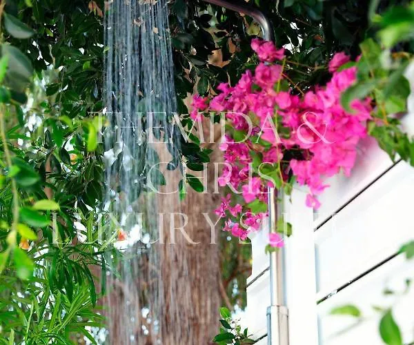 Апартаменти Front-row - Skyline Retreat - Pool Access