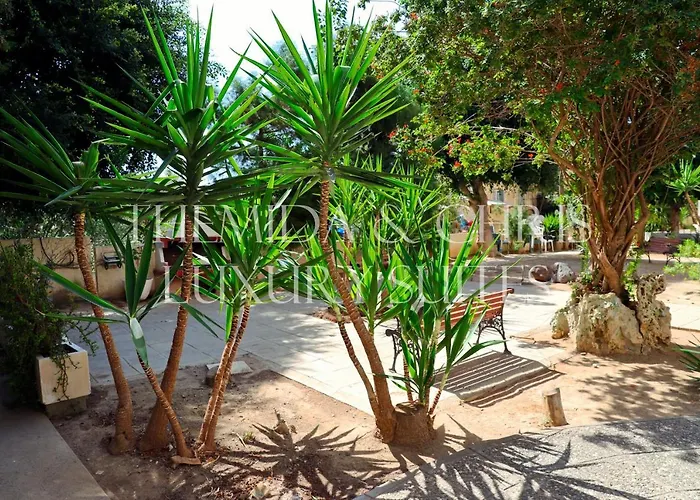 Apartment Front-row - Skyline Retreat - Pool Access Larnaka