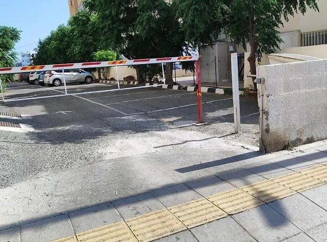 Апартаменти Front-row - Skyline Retreat - Pool Access Ларнака