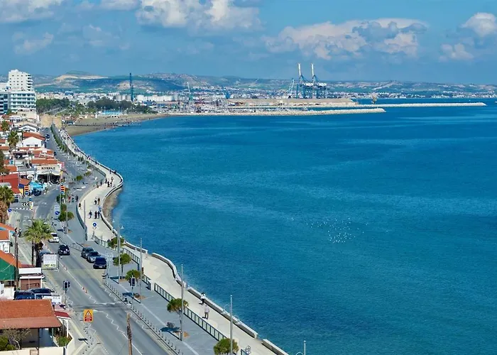 Front-row - Skyline Retreat - Pool Access Larnaka