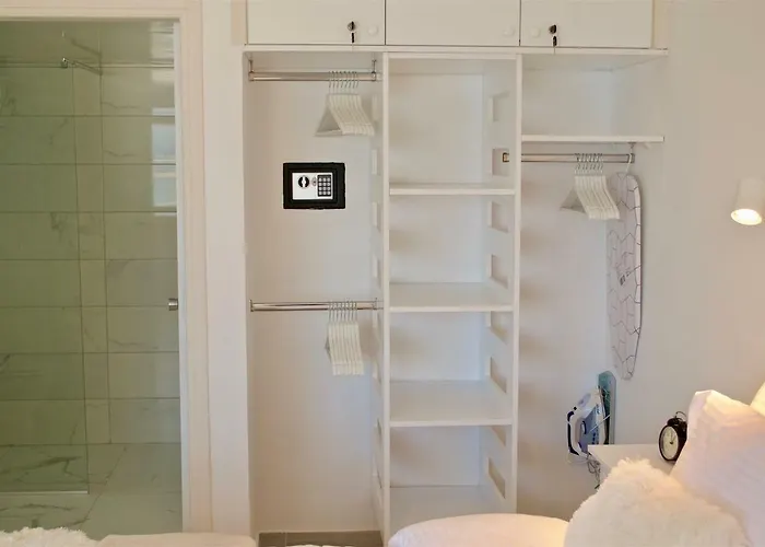 Front-row - Skyline Retreat - Pool Access