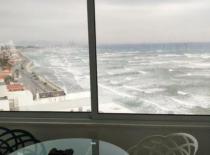 Front-row - Skyline Retreat - Pool Access * Larnaka