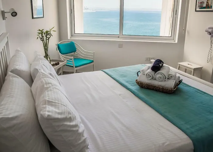 Front-row - Skyline Retreat - Pool Access