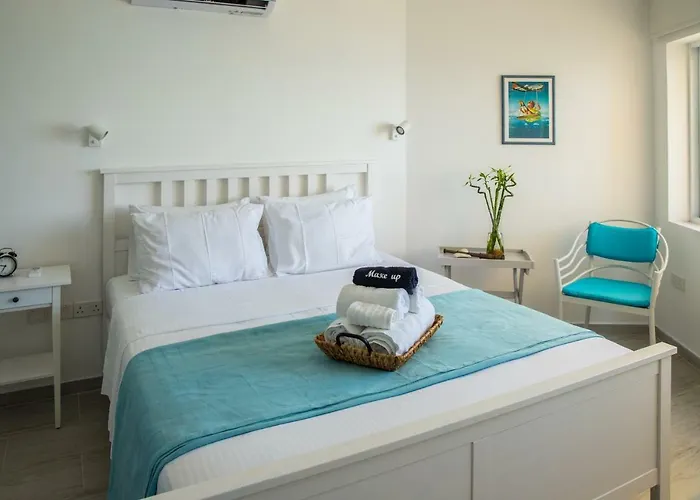 Apartment Front-row - Skyline Retreat - Pool Access Larnaka