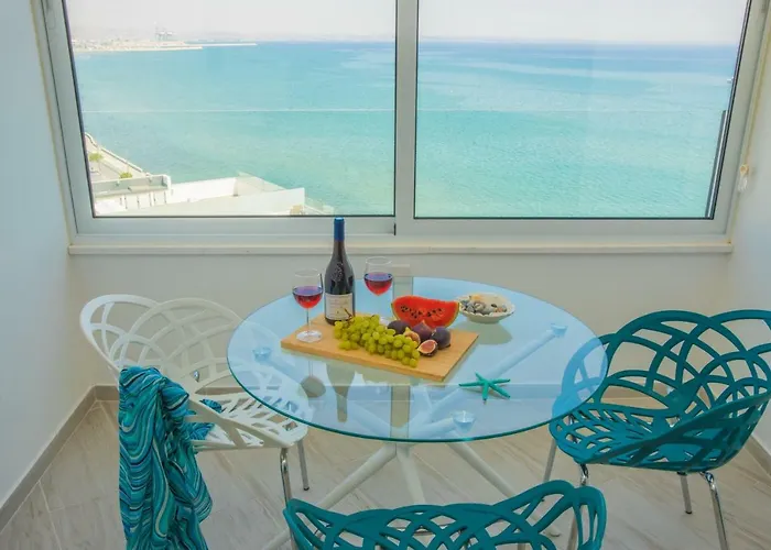 Front-row - Skyline Retreat - Pool Access Larnaca