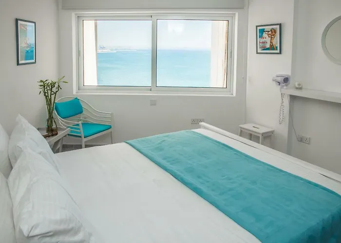 Apartment Front-row - Skyline Retreat - Pool Access