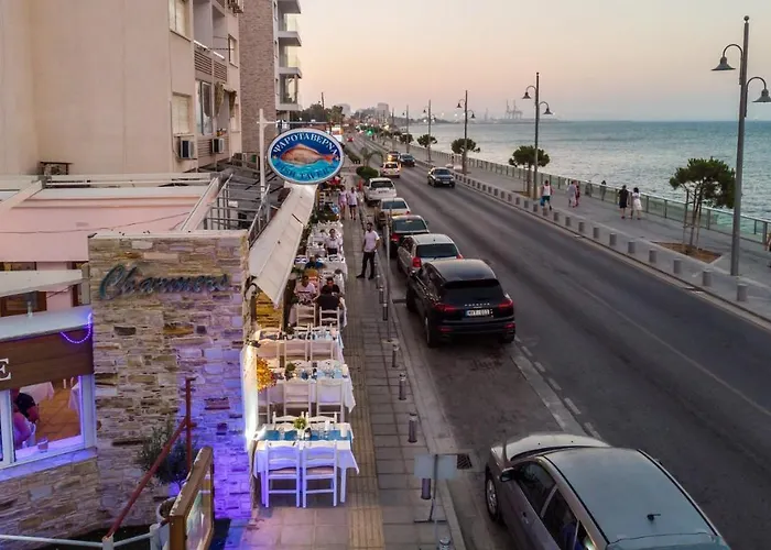 Апартаменти Front-row - Skyline Retreat - Pool Access Ларнака