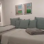 Front-row - Skyline Retreat - Pool Access شقة لارنكا