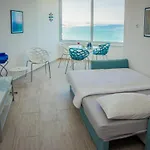 Front-row - Skyline Retreat - Pool Access شقة *