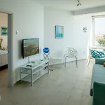شقة Front-row - Skyline Retreat - Pool Access