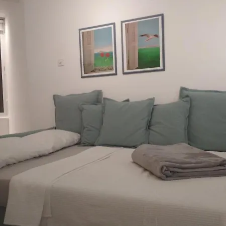 Front-row - Skyline Retreat - Pool Access Apartamento Larnaca